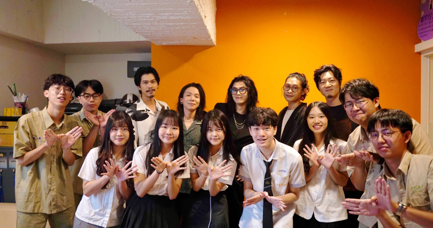 麋先生探班高中生們錄製畢業歌曲。（圖／當大人高校祭提供）