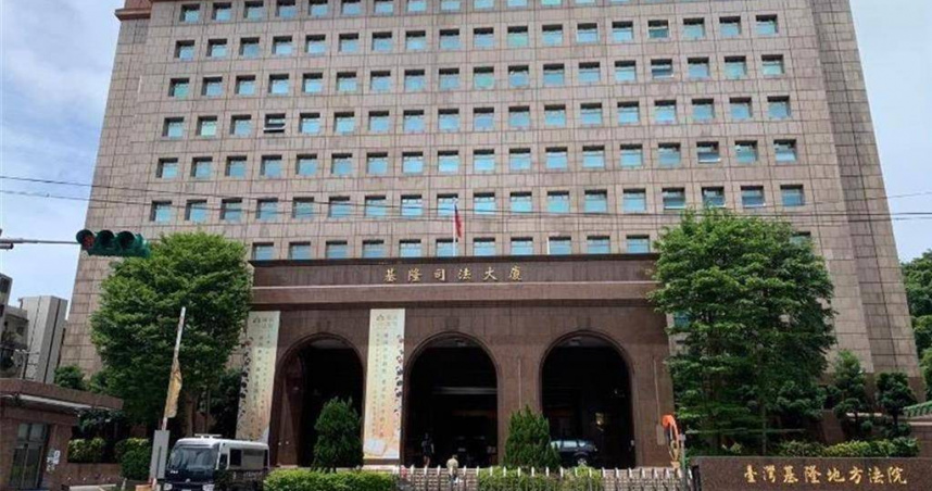 林姓男子在前年以5千元代價將雙證件交給龔男使用，淪為走私集團人頭，去年龔男以貨櫃多達20萬支加熱菸入境，遭海關與警方逮獲。基隆地方法院依輸入私菸罪判處龔男有期徒刑5月、林男3月，兩人均可易科罰金。（圖／中國時報記者徐佑昇攝）