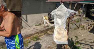 老伴臥病在床...高雄阿公砸積蓄買房照顧 尿布重複用「曬到發黃」:怕浪費
