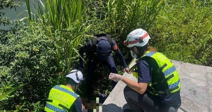 花蓮80歲婦烈日迷途，草叢昏倒警急救回命。（圖 ／翻攝畫面）