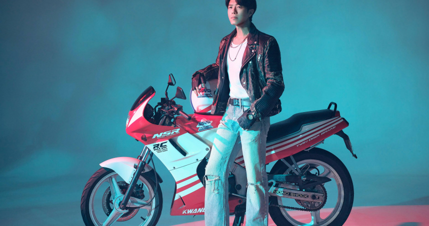 韋禮安在〈愛我沒錯〉MV化身搖滾浪子。（圖／索尼音樂提供）