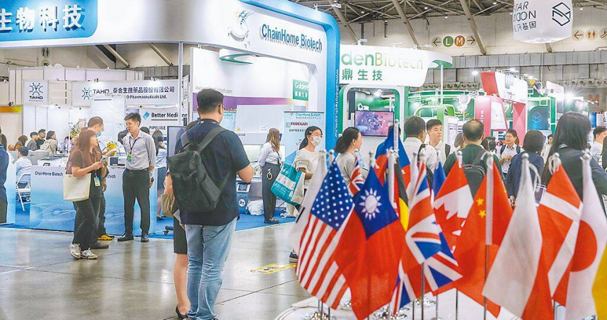 經濟部修改經濟特殊專長規定，再開放「零售服務業」與「生技業」人才來台。（圖／報系資料照）