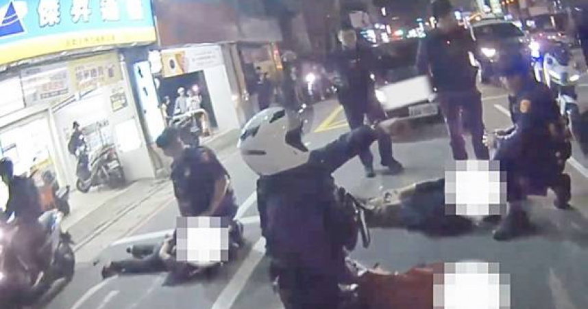 鄭姓男子吸毒後開車上路，遇警方攔檢竟拒檢衝撞，最終在中壢警分局前遭攔下。（圖／翻攝畫面）