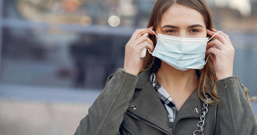 醫師指出，若感冒出現以下4種症狀，請儘速就醫。（示意圖／Pexels）