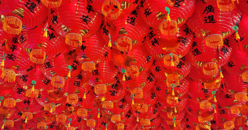 「元宵節」鑽燈求子。（圖／楊登嵙提供）