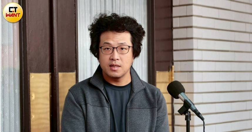 民進黨台北市長參選人沈伯洋談及近期校園營養午餐食安爭議，表示事件發生後第一時間回應相當重要，市長應讓市民感到安心。（圖／黃耀徵攝）