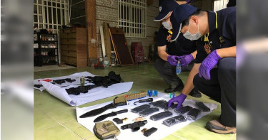 「水蛙」身攜13把槍和手榴彈 警匪對峙揚言同歸於盡