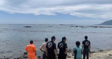 1家4口貢寮戲水 男主浮潛遭暗流帶走警消搶救中