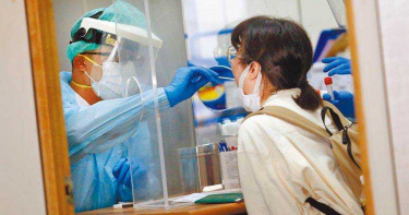 返國探病因檢疫變奔喪 防疫人員促成王女送父最後一程