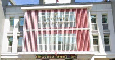 莽男酒駕拒檢狂飆5公里 9警車包圍逮人!同車女緊抱「打勾勾,要回來喔」