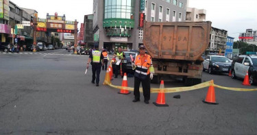 13歲單親資優女段考完嬤來接 遭砂石車捲輪下輾斃