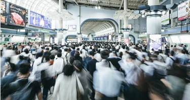 日男發病還擠「滿員電車」通勤 網驚:搭這條線去迪士尼恐中鑣
