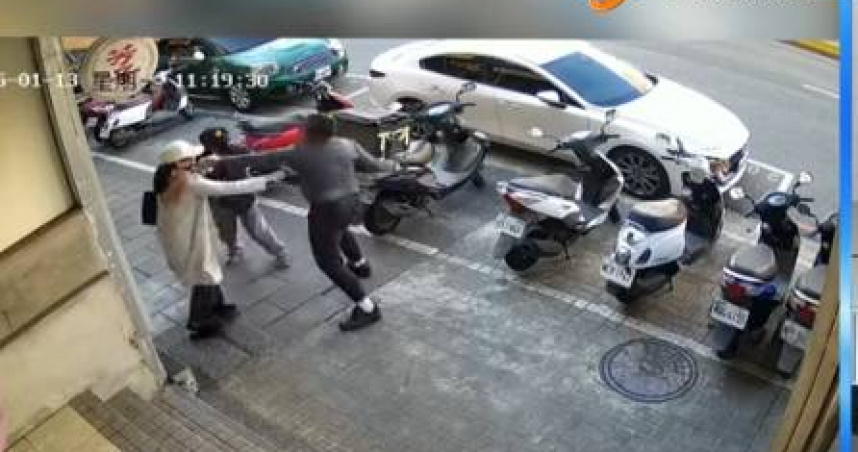 近日新北市林口發生一起駭人交通糾紛。（圖／翻攝自中時新聞）