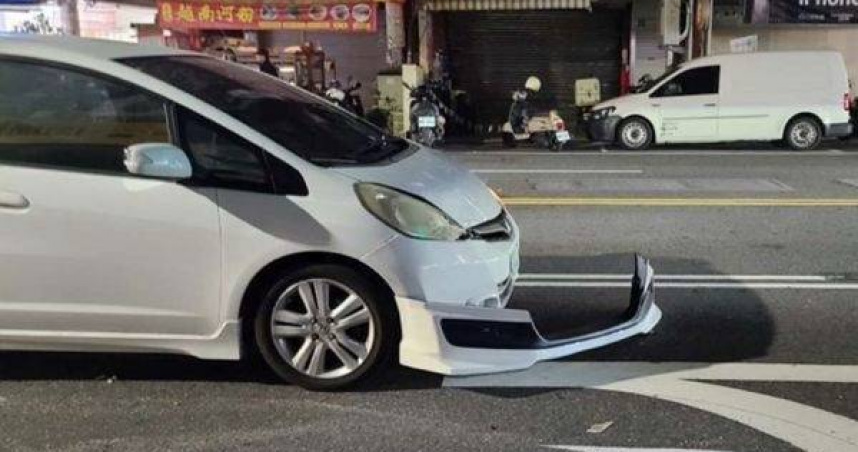 男大生違規穿越金華路遭自小客車撞飛右腿受傷。（圖／翻攝畫面）