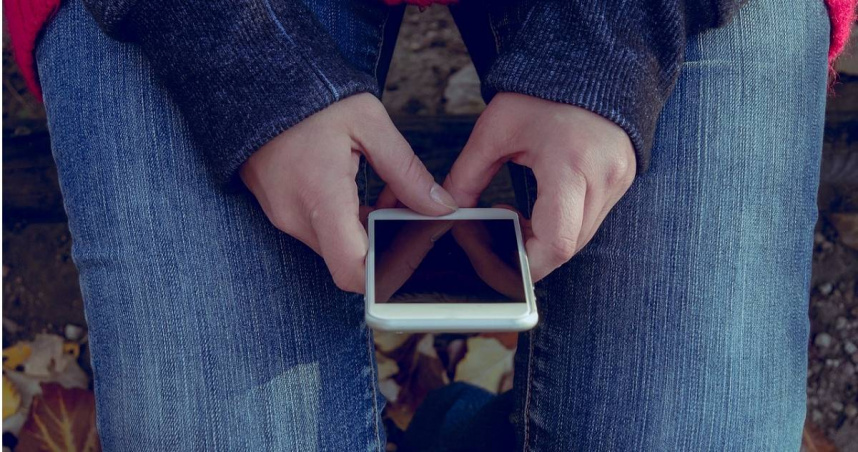 長期過度使用3C產品，恐怕導致眼睛疲勞後近視加深。（示意圖非當事人／Pixabay）