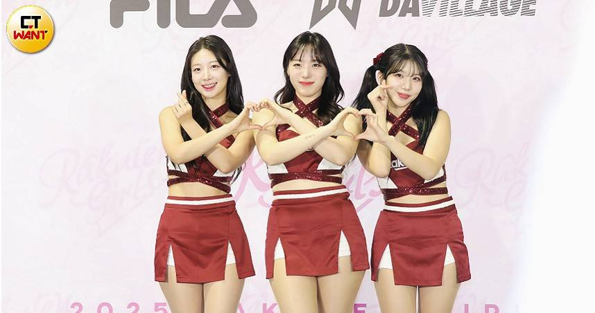 台灣職棒進入「大韓援時代」，23歲韓籍啦啦隊河智媛今年和廉世彬、禹洙漢一同加入職棒啦啦隊應援，更被稱樂天女孩「韓籍三本柱」。（圖／侯世駿攝）