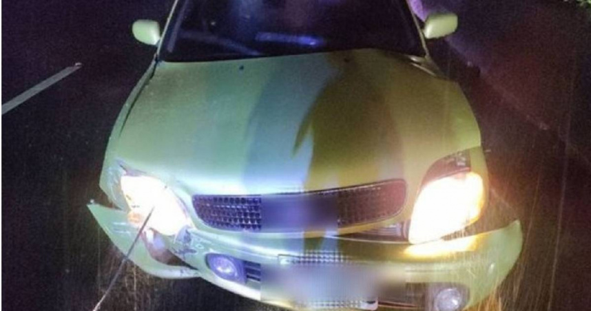 彭男酒駕逆闖國道並擦撞1車，還導致另輛車急閃撞上內側護欄，造成1人受輕傷。（圖／翻攝畫面）