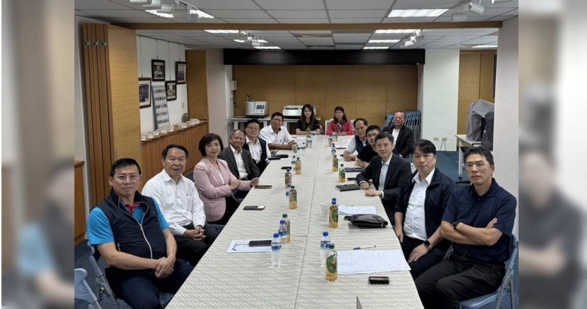 美國對台課徵32％的對等關稅，政府祭出880億元協助方案，台灣手工具工業同業公會成員8日指出，希望政府提出的產業支持計畫簡化程序、放寬審核，比照疫情特殊情況，參考歷史出口實績進行補助。（圖／何欣純提供／中國時報潘虹恩台中傳真）