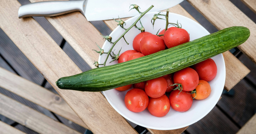 營養師高敏敏就提醒，番茄、黃瓜、白飯、柑橘類水果等食物，放在冰箱保存反而可能變質。（示意圖／翻攝自unsplash）