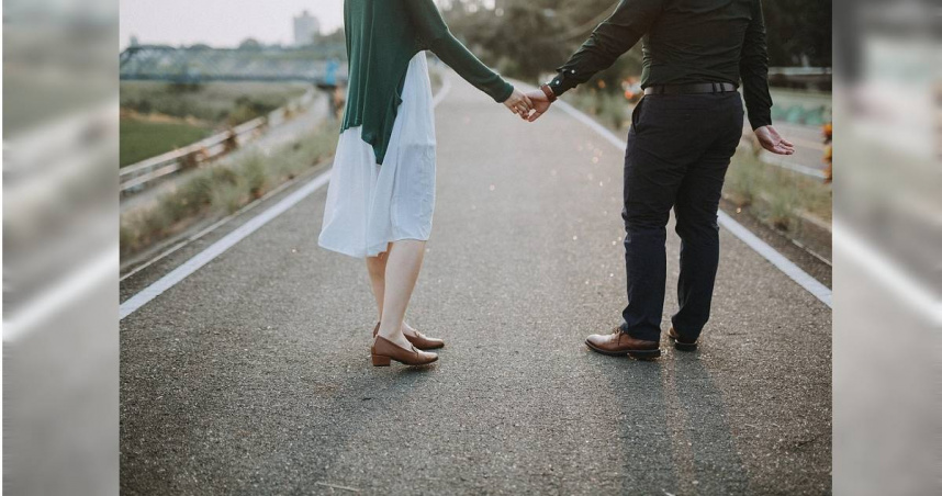 國外一名女子在網路上購買DNA檢測套組，拿來與丈夫測試，沒想到竟意外發現，她和丈夫居然是同父異母的兄妹。（示意圖／Pixabay）