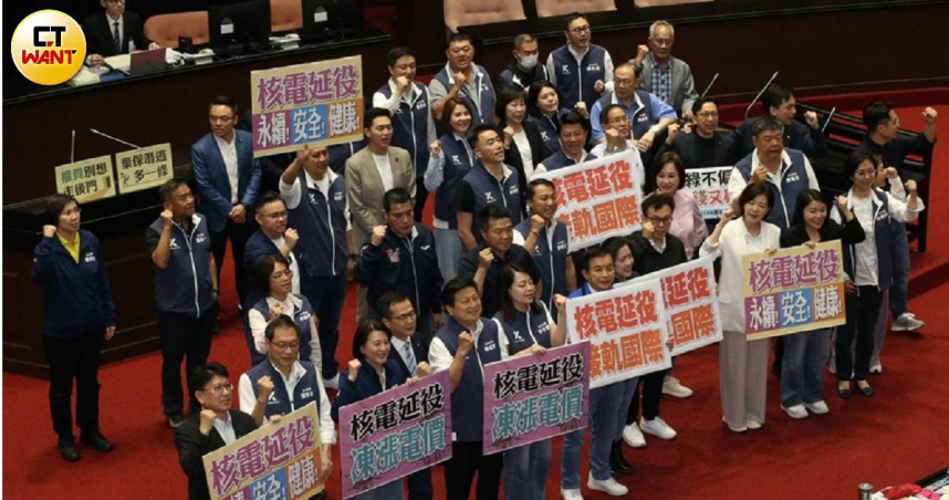 立法院13日三讀通過《核管法》第六條修正案，為重啟核電訂立法律依據。（圖／黃鵬杰攝）