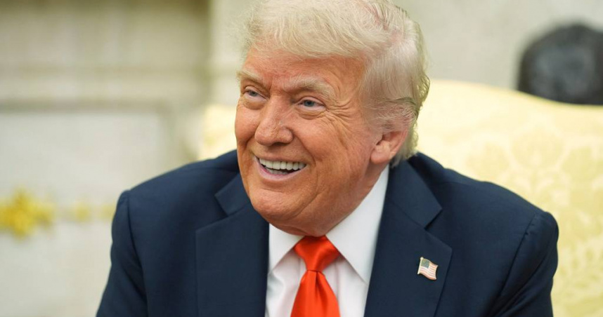 川普對伊朗動武成真，投資專家先前發下豪語「如果川普敢打伊朗，我切雞雞」，吸大批網友朝聖貼文。（圖／美聯社／達志）