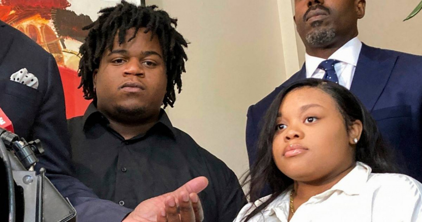 潔西卡羅斯與伴侶在記者會中表示，孩子在出生過程中遭遇悲劇，事後又面對醫師未經同意公開驗屍影片的二次傷害。（圖／翻攝自X）