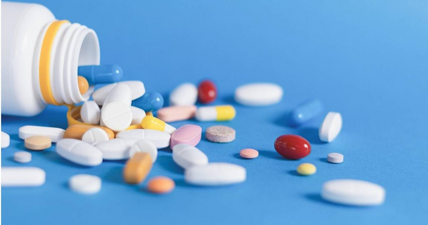 醫師指出，近年來許多非ADHD患者為提升考試成績或工作效率，私下透過非法途徑購買並濫用精神藥物，引發嚴重健康風險。（示意圖／翻攝pixabay）