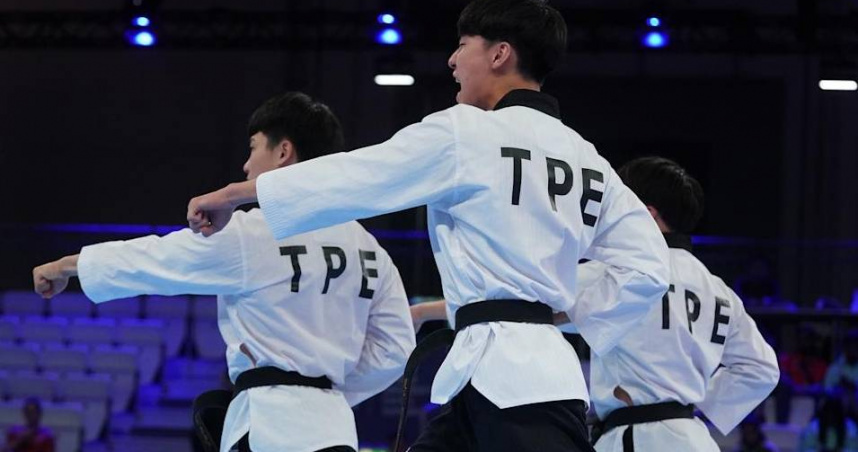 中華隊跆拳道品勢男子團體選手陳孝澤、黃奕承、柯翔碩。（圖／翻攝畫面）