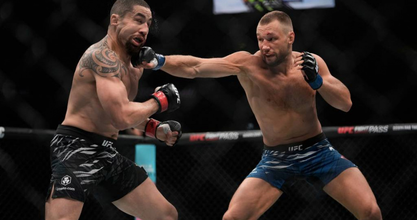 27日在阿聯酋阿布達比舉行的UFC中量級比賽中，澳洲選手惠特克（左）對陣荷蘭選手里德爾。（示意圖／達志／美聯社）