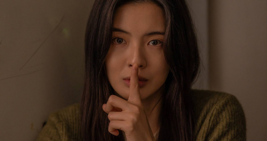李先彬挑戰詮釋聽障人士，在噪音肆虐的公寓中尋找失蹤妹妹，卻意外捲入接連不斷的神秘事件。（圖／采昌國際多媒體提供）