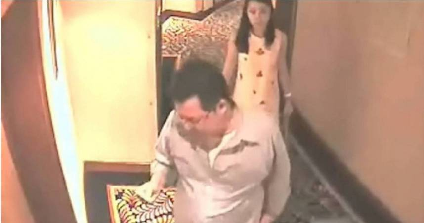 鄭文燦疑似摟長髮妹開房間影像遭外流，他對外流粉專「Next逆襲」提告後又於近日撤告。（圖／翻攝臉書粉專Next逆襲）