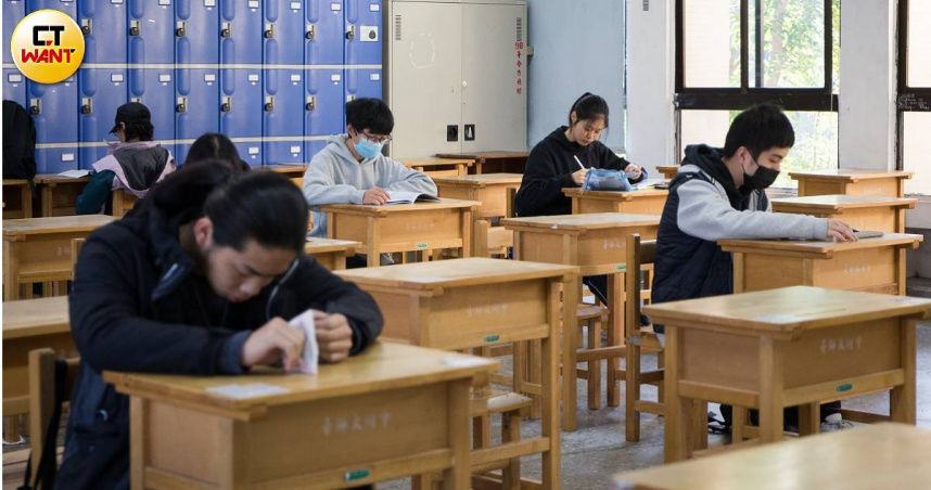 國高中提案「改10點上課」破萬人連署。（示意圖／劉耿豪攝）