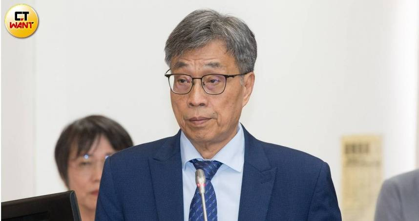 林沛祥表示，農業部長陳駿季或是財政部長莊翠雲，二者其中之一，必須為此次非洲豬瘟防疫出現破口，向全國人民道歉，自行請辭下台，以示負責，否則對不起2300萬台灣人民及全台近一萬三千家的豬農。（圖／黃威彬攝）