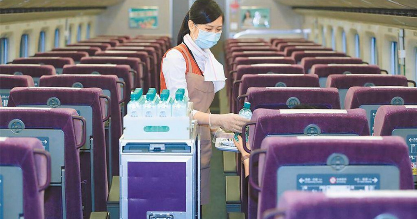 高鐵表示，明日上午6時起取消原班表各個班次列車，由南港站及左營站每小時分別發出3班每站停靠全車自由座列車。台中站上午6時及上午6時30分加開南下、北上各1班每站停靠全車自由座列車。（圖／高鐵提供）