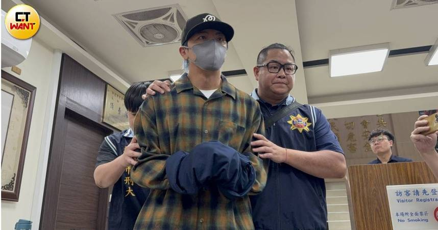 坤達涉閃兵案複訊後50萬交保，今（14）日被檢方起訴求刑2年8個月。（圖／沈建邦攝）