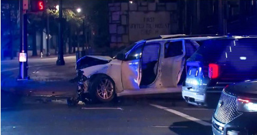 逃犯提摩西‧尚恩（Timothy Shane）逃出醫院後，曾偷走一輛SUV並在逃亡途中發生車禍，事後竊取車內手槍再度逃逸。（圖／翻攝自WXIA）