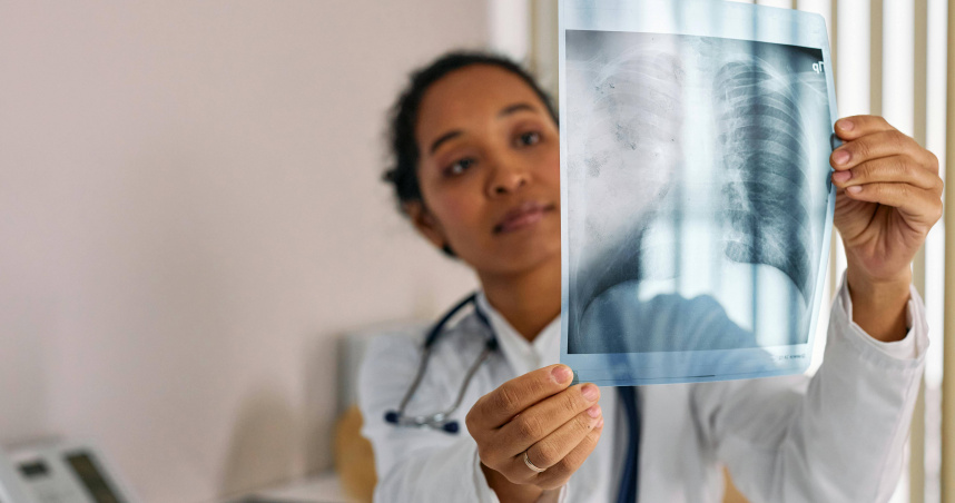 2024年肺炎在國人十大死因中名列第三。（示意圖／Pexels）