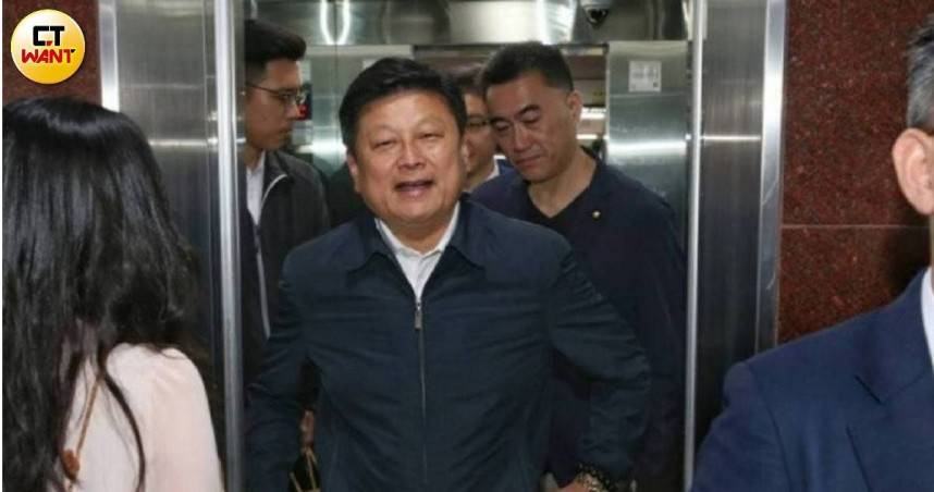 國民黨立法院黨團舉行黨團大會，總召一職在同額競選下，現任總召傅崐萁順利連任。（圖／CTWANT攝影組）