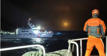 空軍上尉飛官辛柏毅6日駕駛F-16戰機執行夜間飛行任務，卻在花蓮豐濱外海失聯，海巡8日持續派3艦12艇搜索。（圖／翻攝畫面）