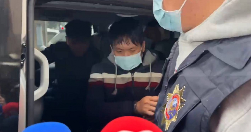 廖聰賢不滿父親阻攔母親給零用錢，竟亂刀砍死2人，現已被依殺人罪移送偵辦。（圖／翻攝畫面）