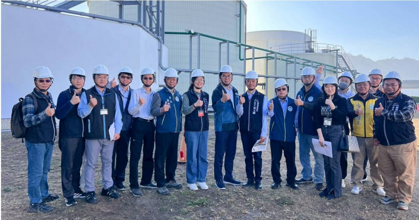 環境部彭啓明部長偕環境管理署及資源循環署長官至外埔綠能生態園區視察。（圖／取自台中市政府網站）