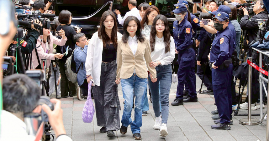 應曉薇一審遭判15年6月，因籌不到加保金，26日在北院候保室過夜。（圖／方萬民攝）