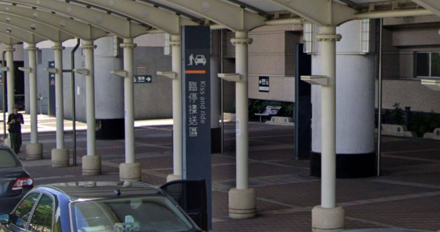 高鐵「臨停接送區」的英文標示為「Kiss and ride」。（圖／擷取自Google Maps）