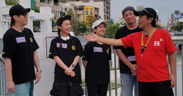 吳東諺（左起）、林昀希、臧芮萱、江宏恩等實力派演員一同接受關主吳宗憲出題的挑戰。（圖／綜藝玩很大提供）