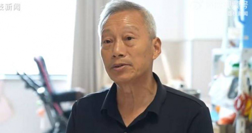 朱雲長這些年來身兼2種角色，陪伴罹患罕見疾病的外孫一路走到9歲。（圖／翻攝自微博）