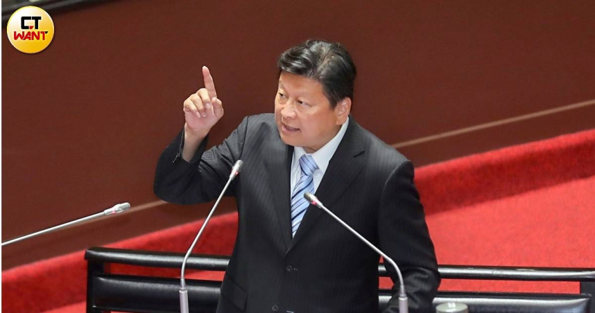 傅崐萁就普發議題質詢。（圖／周志龍攝）