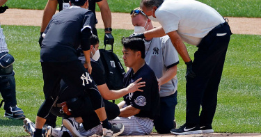 影/田中將大遭強襲球暴頭! 倒地五分鐘不起…隊友:我嚇到了