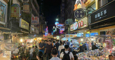 夜市靠三倍券一夜賺42萬 但「這一攤」老闆哭了:沒人買到200啦!