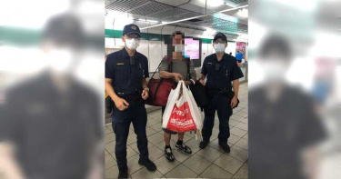 糊塗男5萬現金丟月台 捷警神速全找回